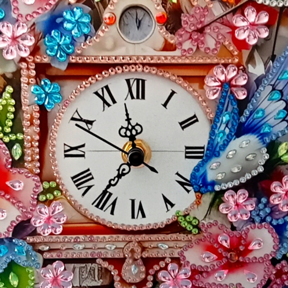 New Handmade Beaded Bird Clock - Picture 5 of 8